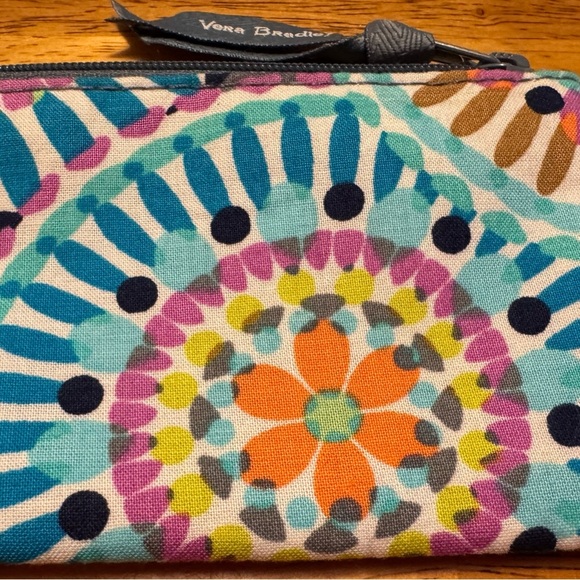 Vera Bradley Zip ID Case Multicolor Tie Dye Floral EUC - Picture 3 of 5